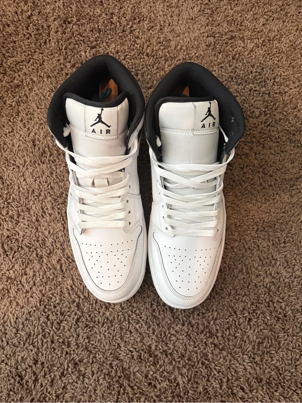 Jordan 1 mid white black